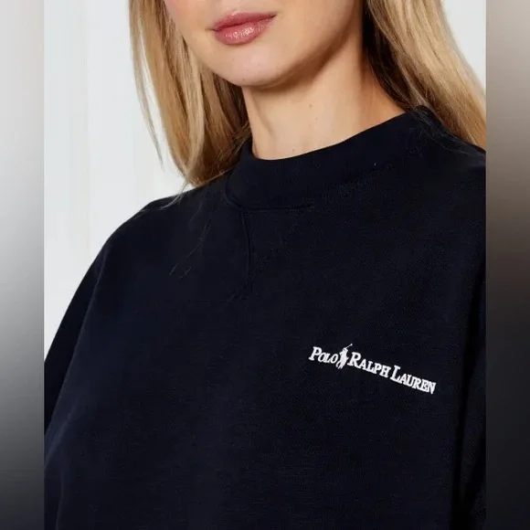 Polo Ralph Lauren Fleece LogoSweatshirt in Navy similar to Taylor Swift’s gold